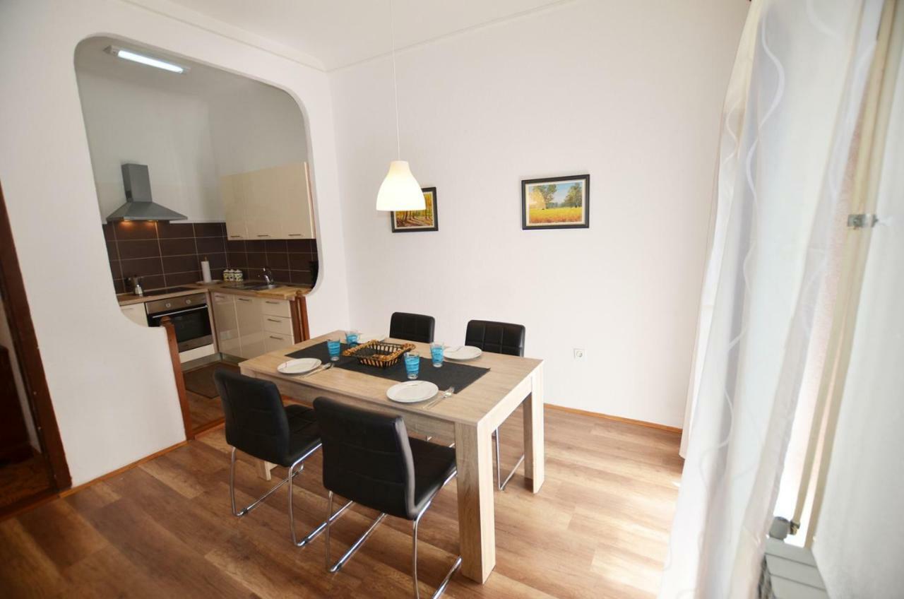 Yulia Apartments Ровин Екстериор снимка