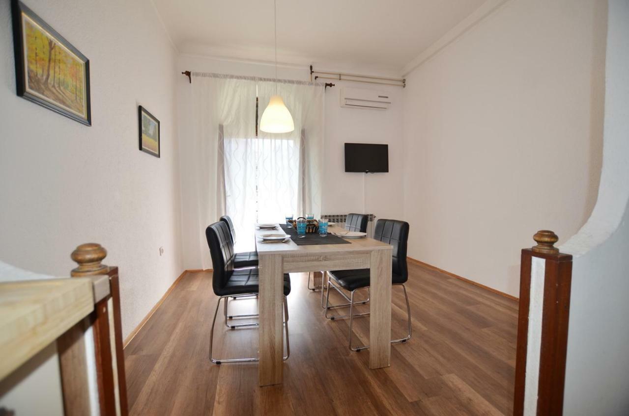 Yulia Apartments Ровин Екстериор снимка