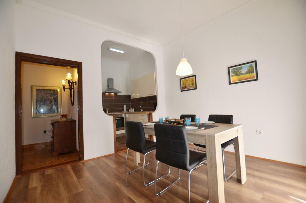 Yulia Apartments Ровин Екстериор снимка